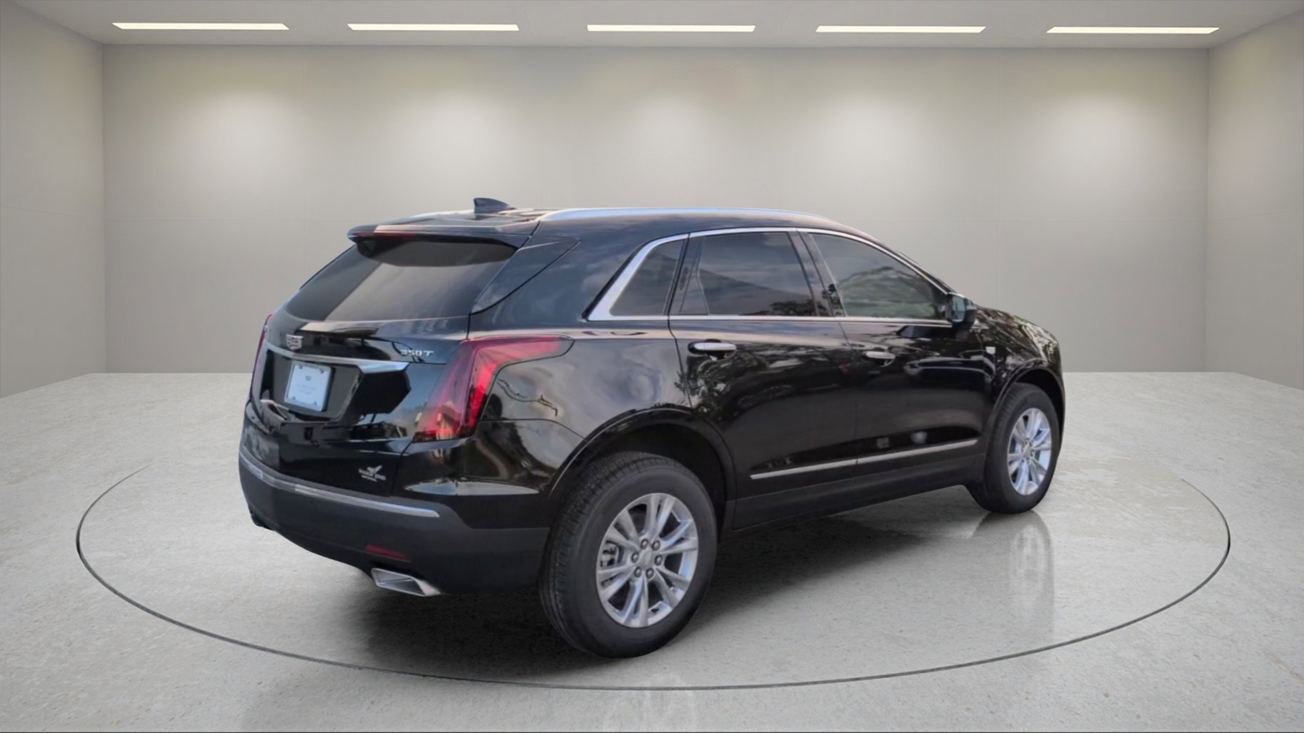 New 2025 Cadillac XT5 Luxury image 3