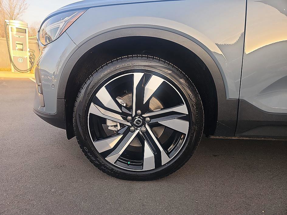 Used 2023 Volvo XC40 B5 Ultimate w/ Protection Package Premier image 10