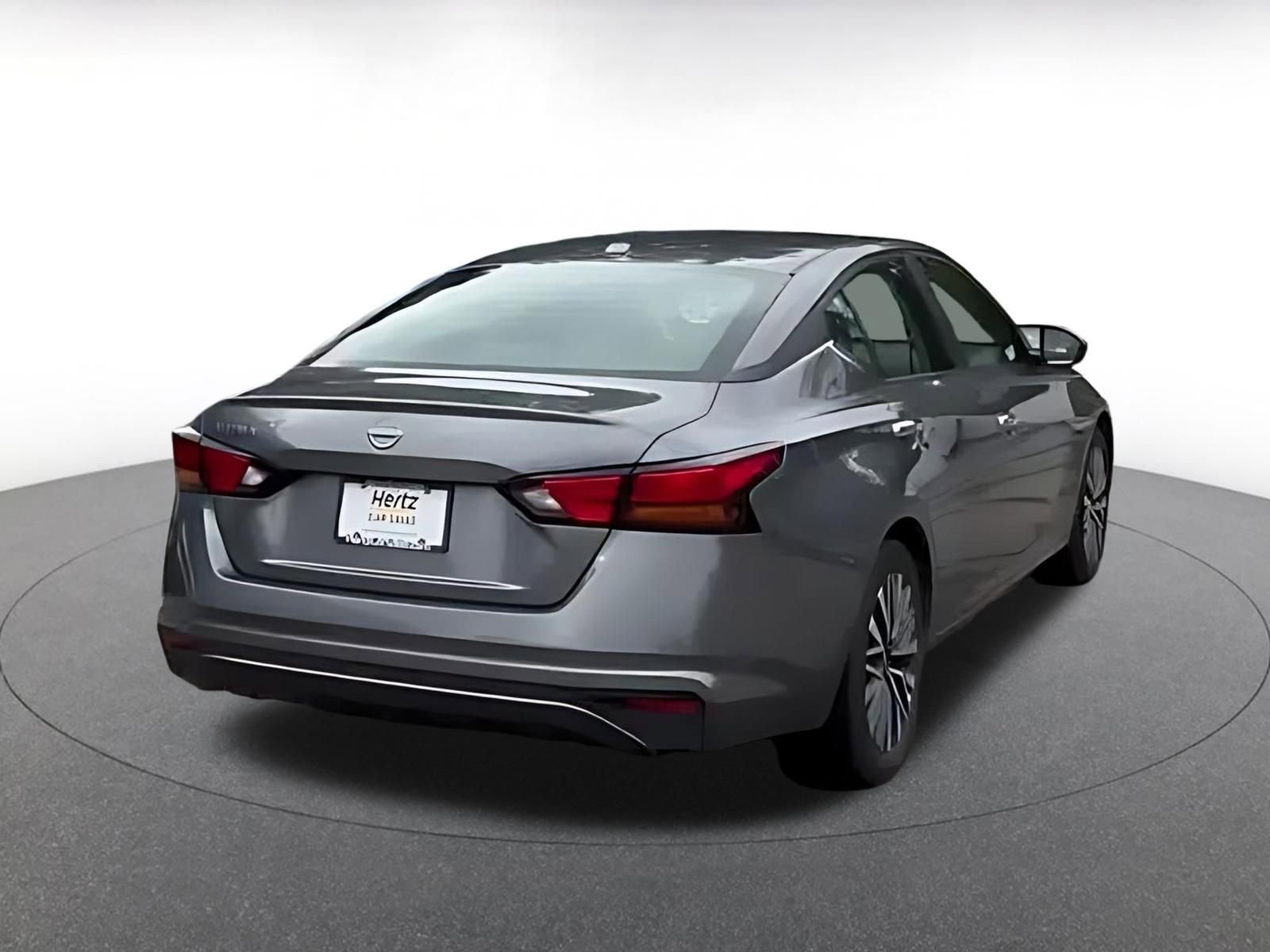 Used 2025 Nissan Altima 2.5 SV FWD image 14