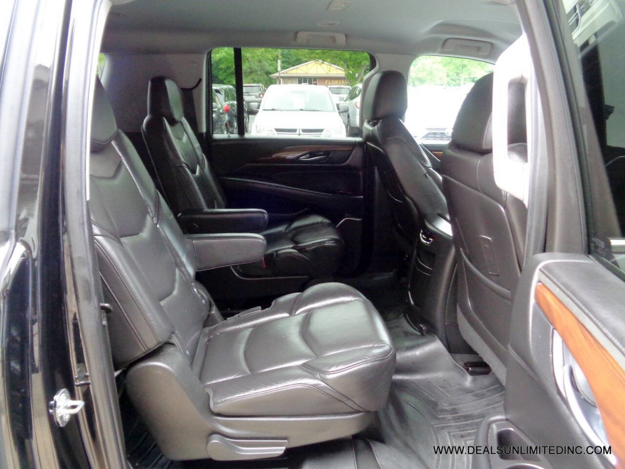 Used 2019 Cadillac Escalade ESV 4WD image 33