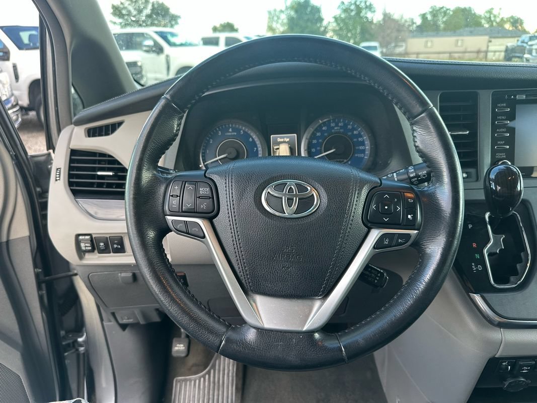 Used 2018 Toyota Sienna XLE w/ XLE Navigation Package AWD/4WD image 40