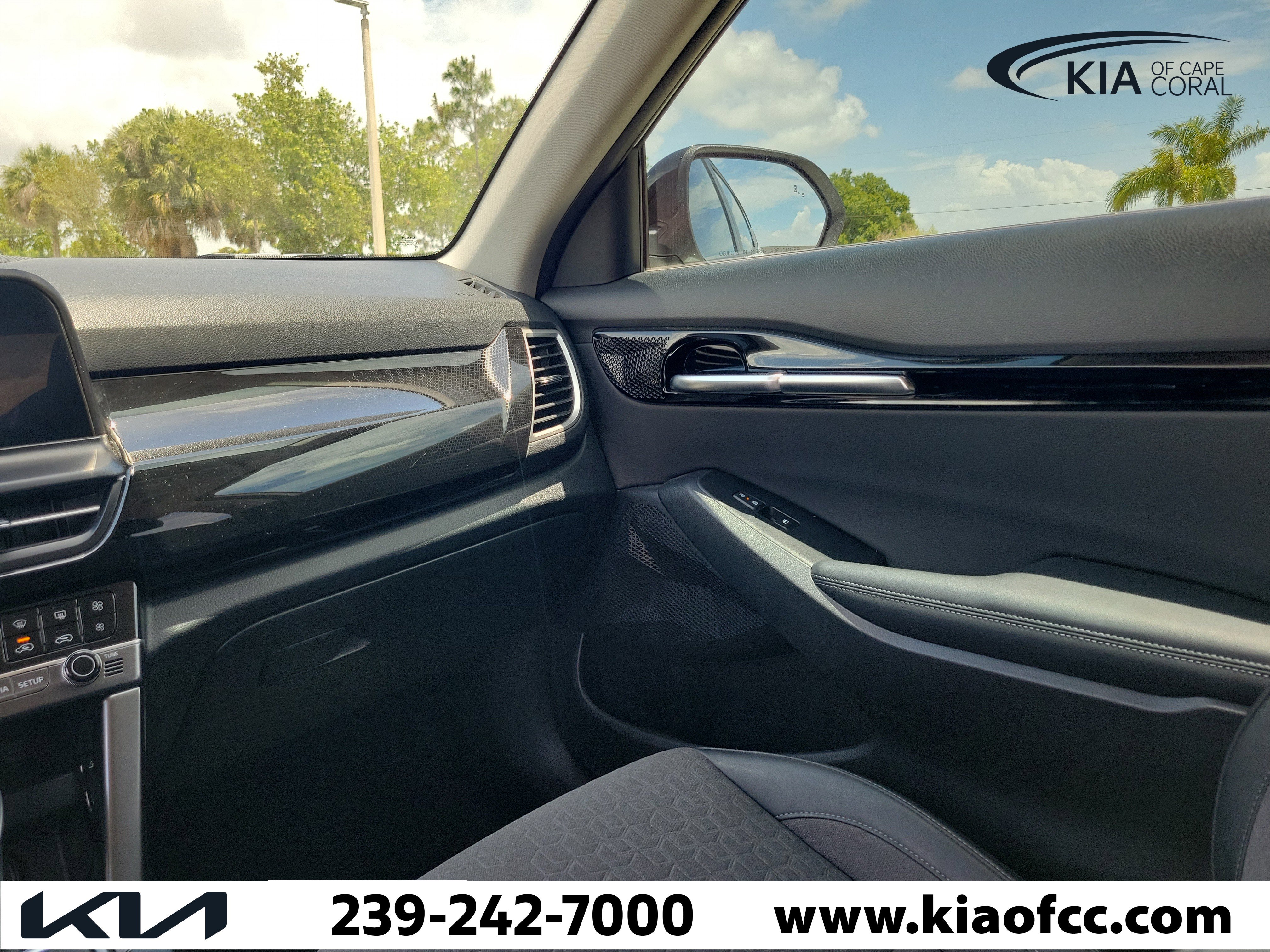 Certified 2025 Kia Seltos S FWD image 17