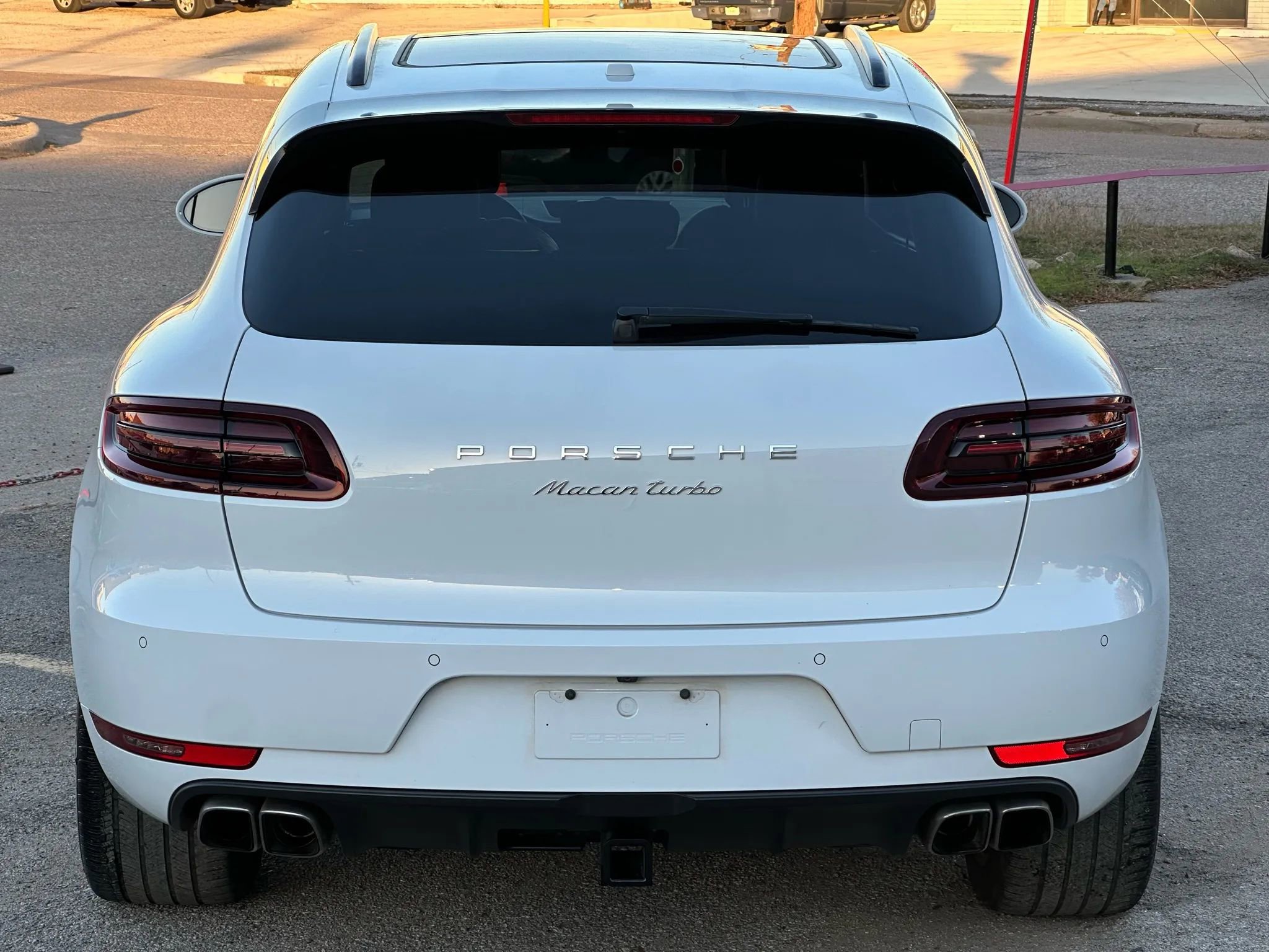 Used 2017 Porsche Macan Turbo image 5