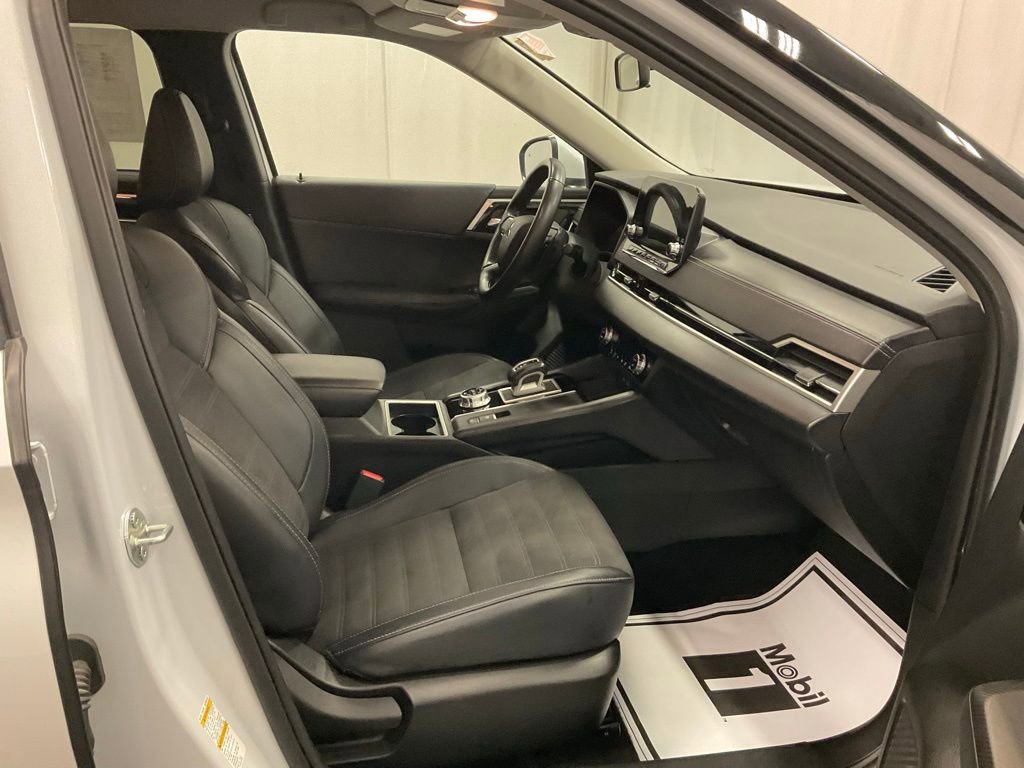 Used 2024 Mitsubishi Outlander SE image 8