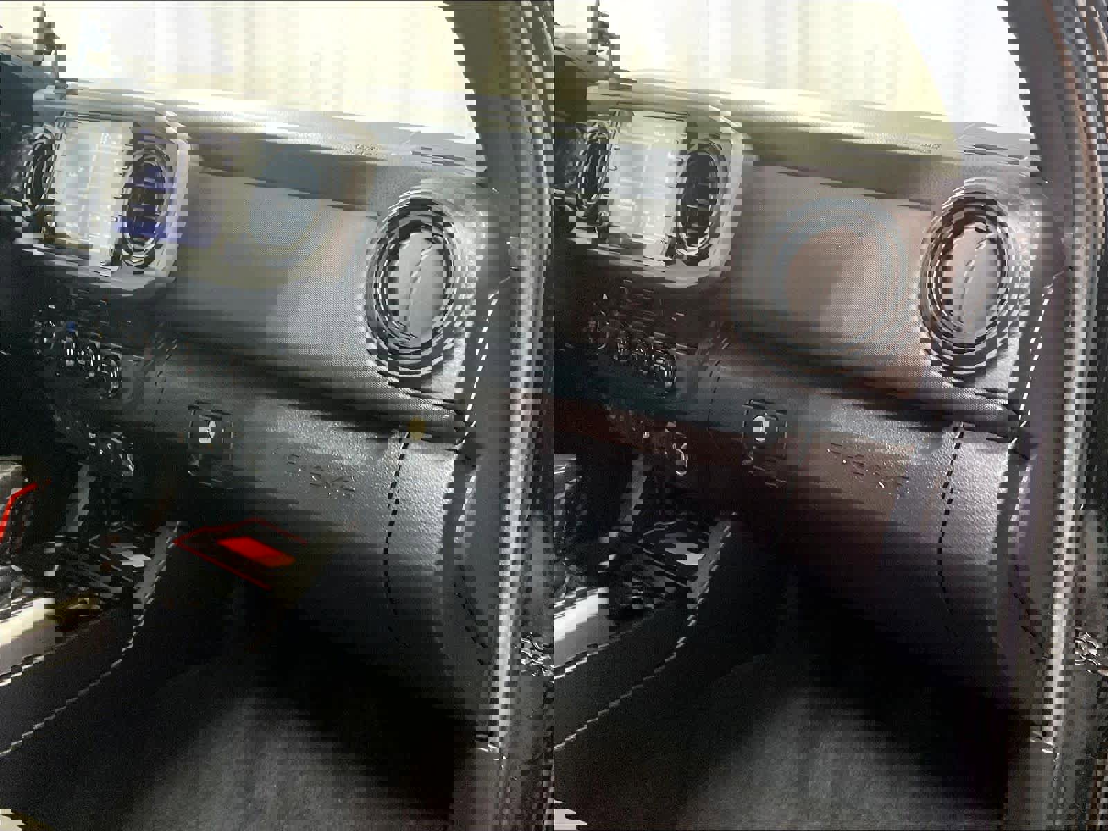 Used 2022 Toyota Tacoma TRD Off-Road image 13