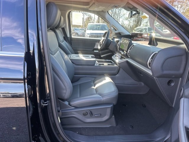 New 2025 Ford Expedition Active image 35