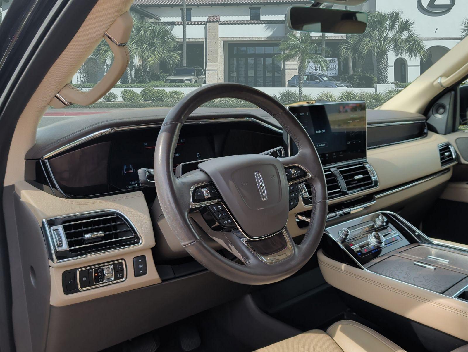 Used 2023 Lincoln Navigator Reserve AWD/4WD image 12