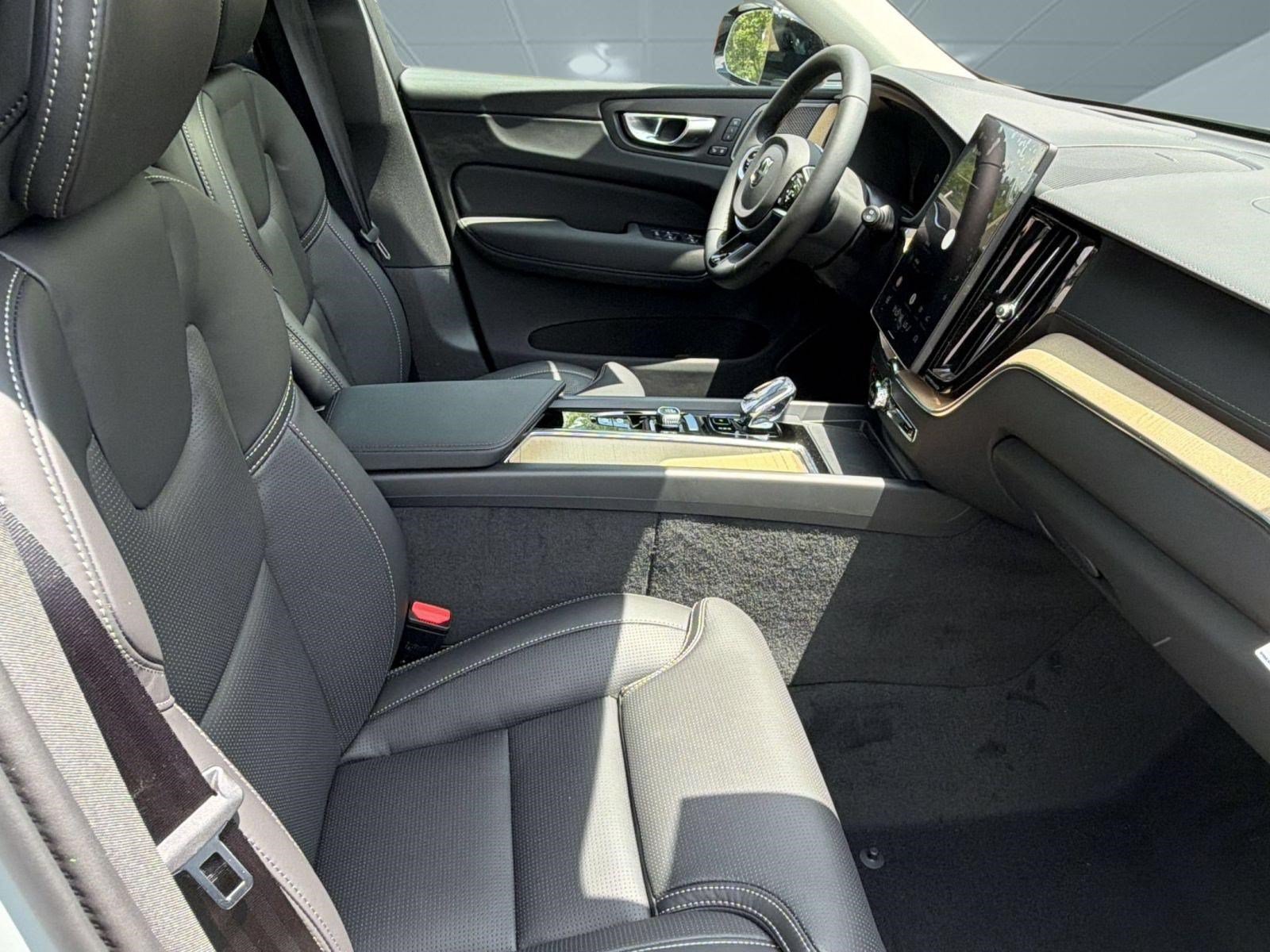 New 2026 Volvo XC60 B5 Ultra w/ Climate Package AWD/4WD image 26