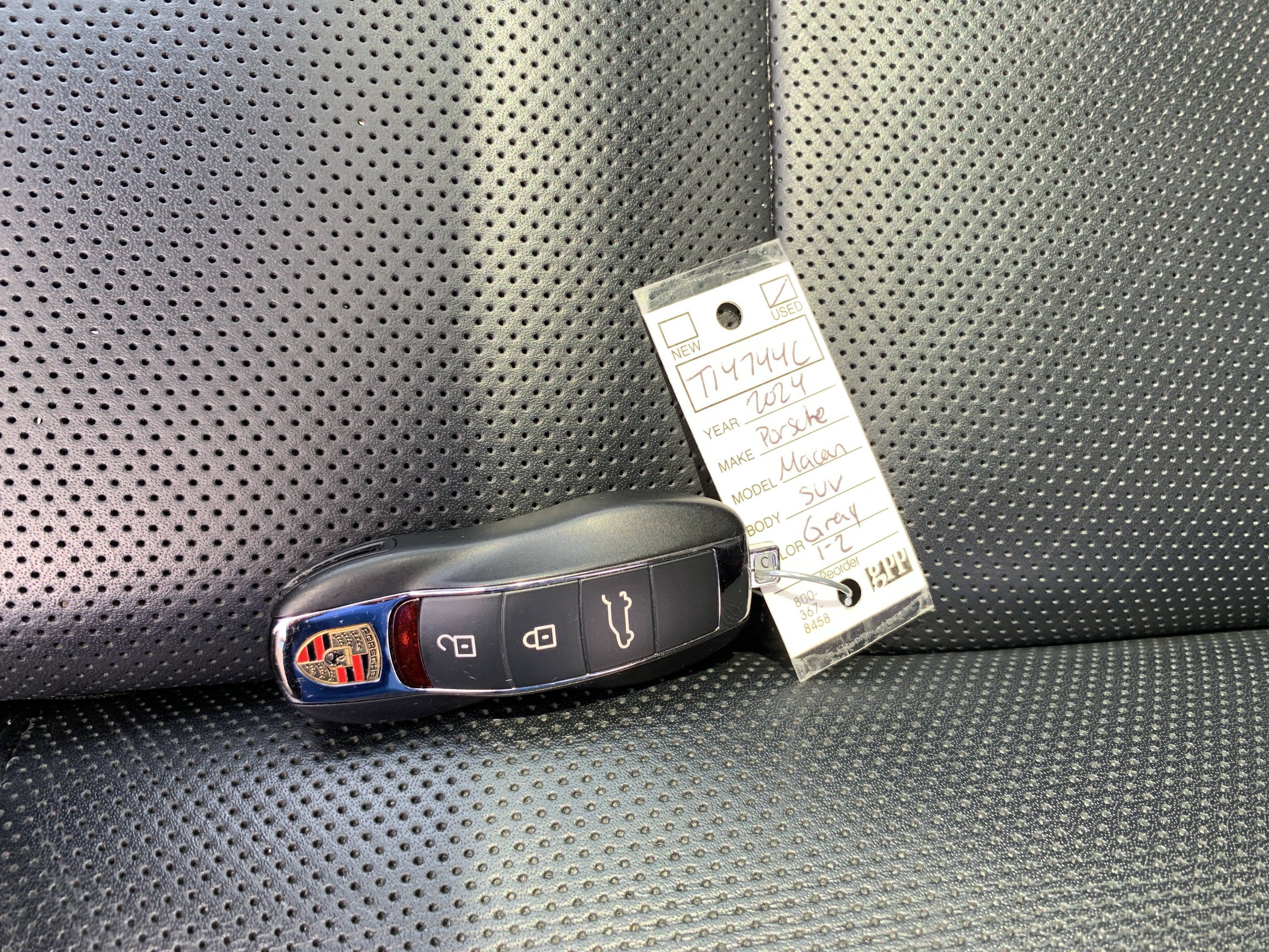 Used 2024 Porsche Macan AWD/4WD image 37
