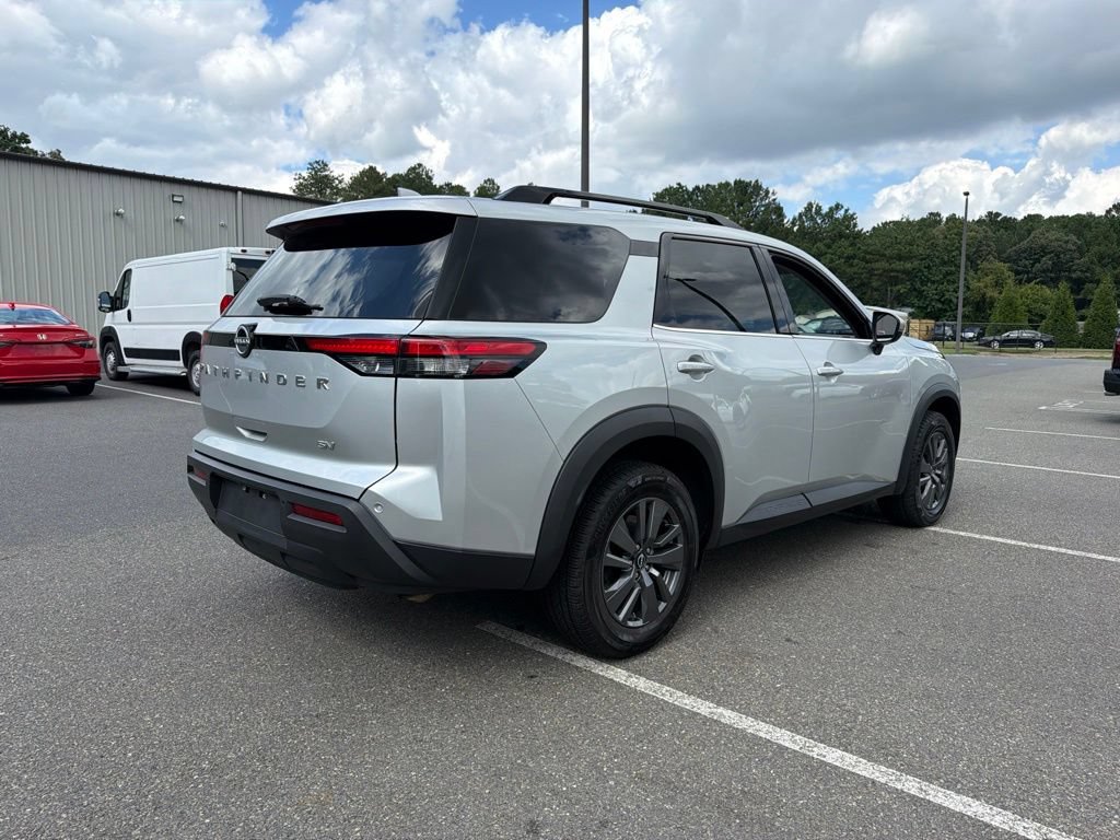 Used 2024 Nissan Pathfinder SV FWD image 5