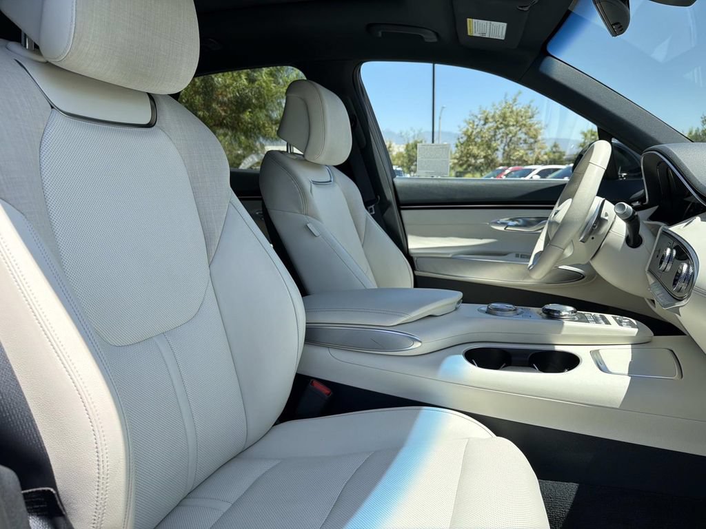 Used 2023 Genesis Electrified GV70 AWD/4WD image 21