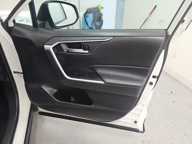 Used 2021 Toyota RAV4 XLE AWD/4WD image 34