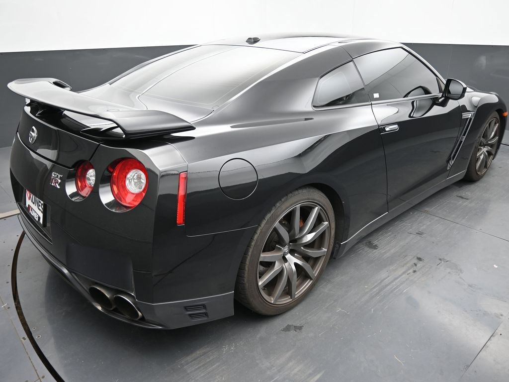 Used 2014 Nissan GT-R Premium image 12
