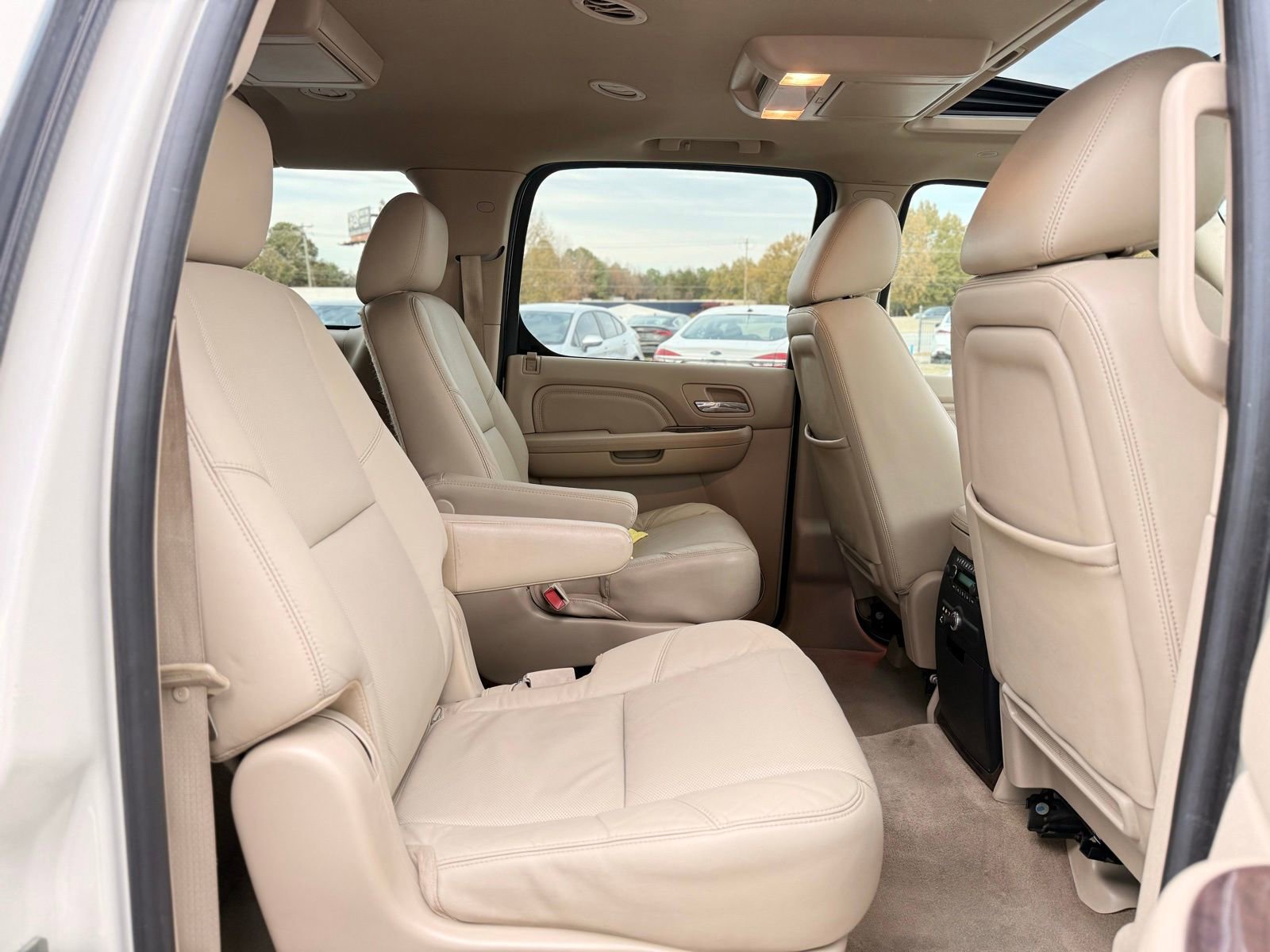 Used 2012 Cadillac Escalade ESV Luxury image 22