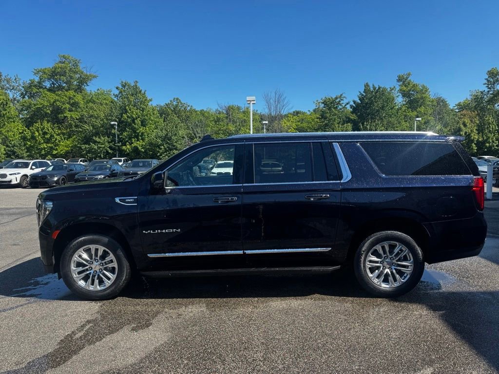 Used 2023 GMC Yukon XL SLT w/ SLT Luxury Package AWD/4WD image 2