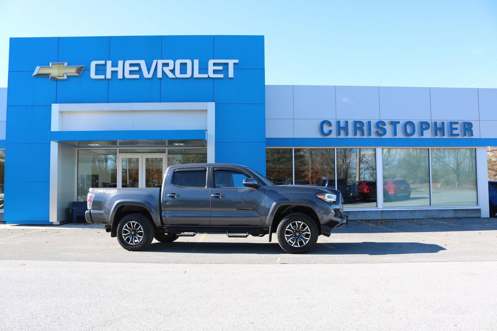 Used 2023 Toyota Tacoma TRD Sport w/ Black Out Package (TMS) image 3