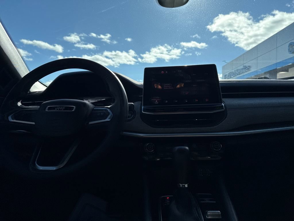 Used 2023 Jeep Compass Latitude image 15