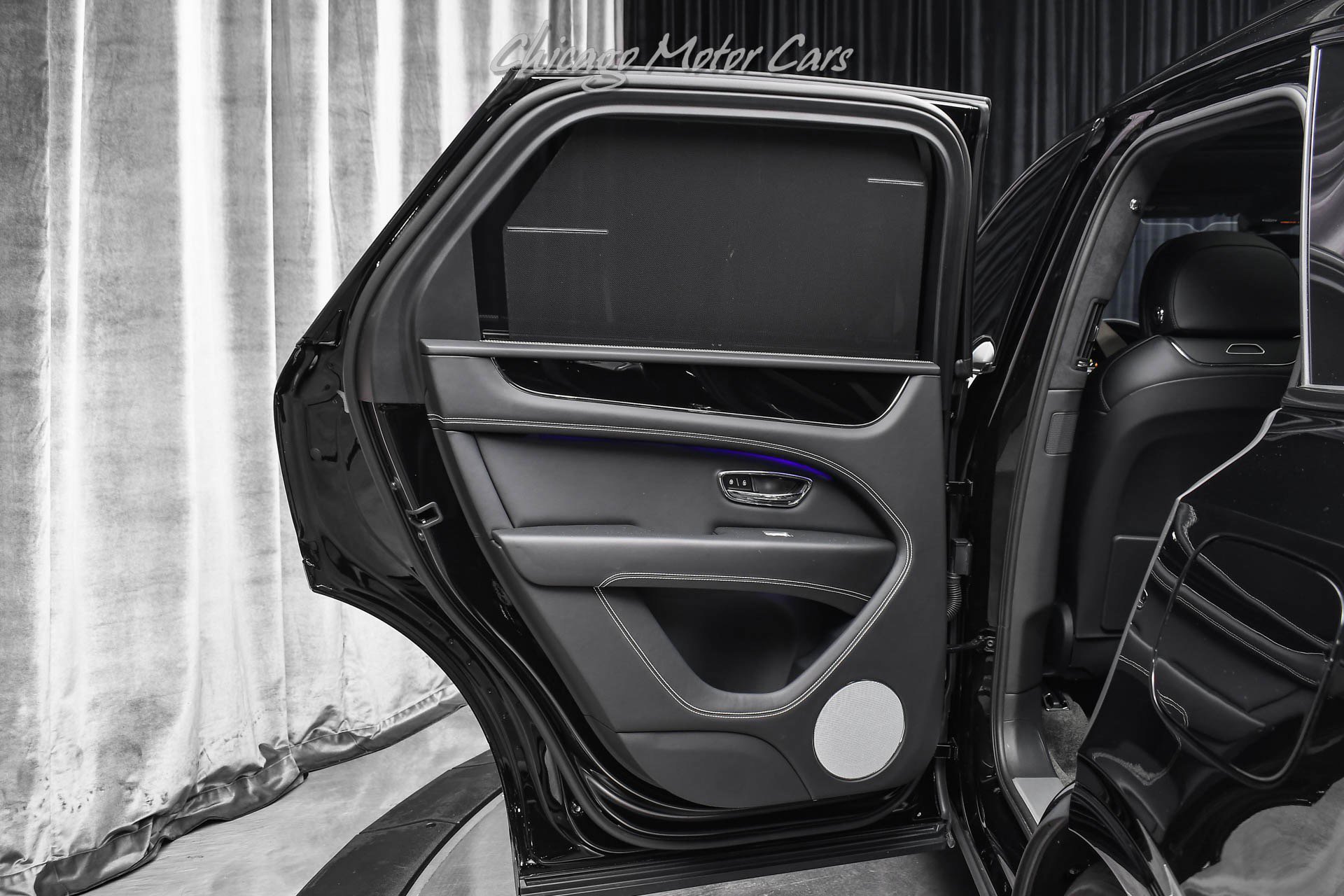 Used 2023 Bentley Bentayga Plug-In Hybrid image 37