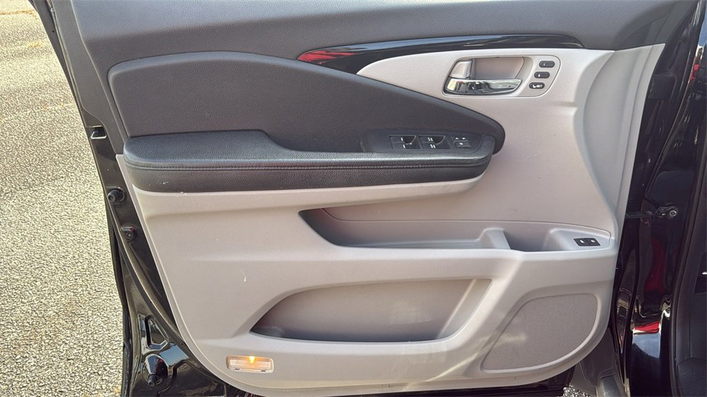 Used 2017 Honda Pilot Touring image 18