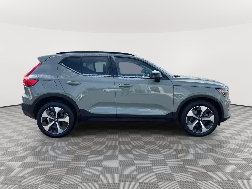Certified 2023 Volvo XC40 B5 Plus w/ Climate Package image 3