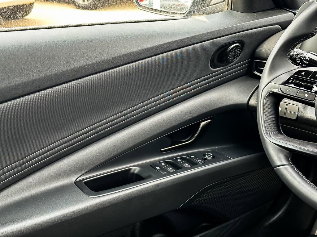 Used 2025 Hyundai Elantra Sport image 27