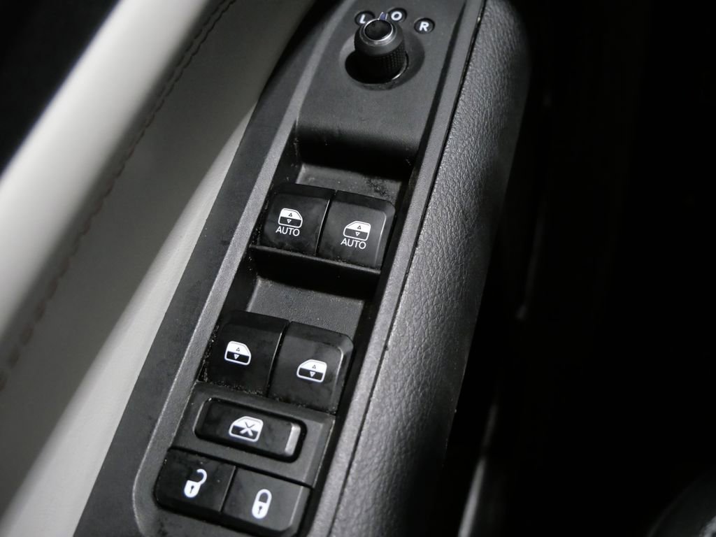 Used 2025 Jeep Compass Limited AWD/4WD image 13