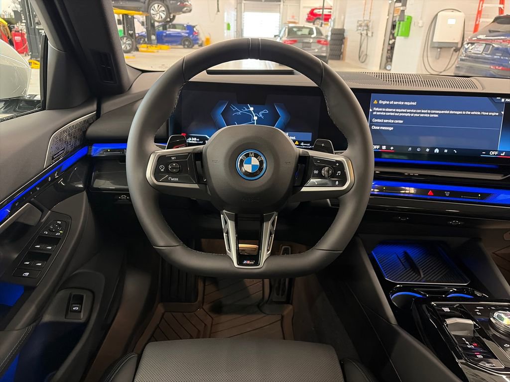 Used 2025 BMW 550e xDrive w/ Premium Package AWD/4WD image 14