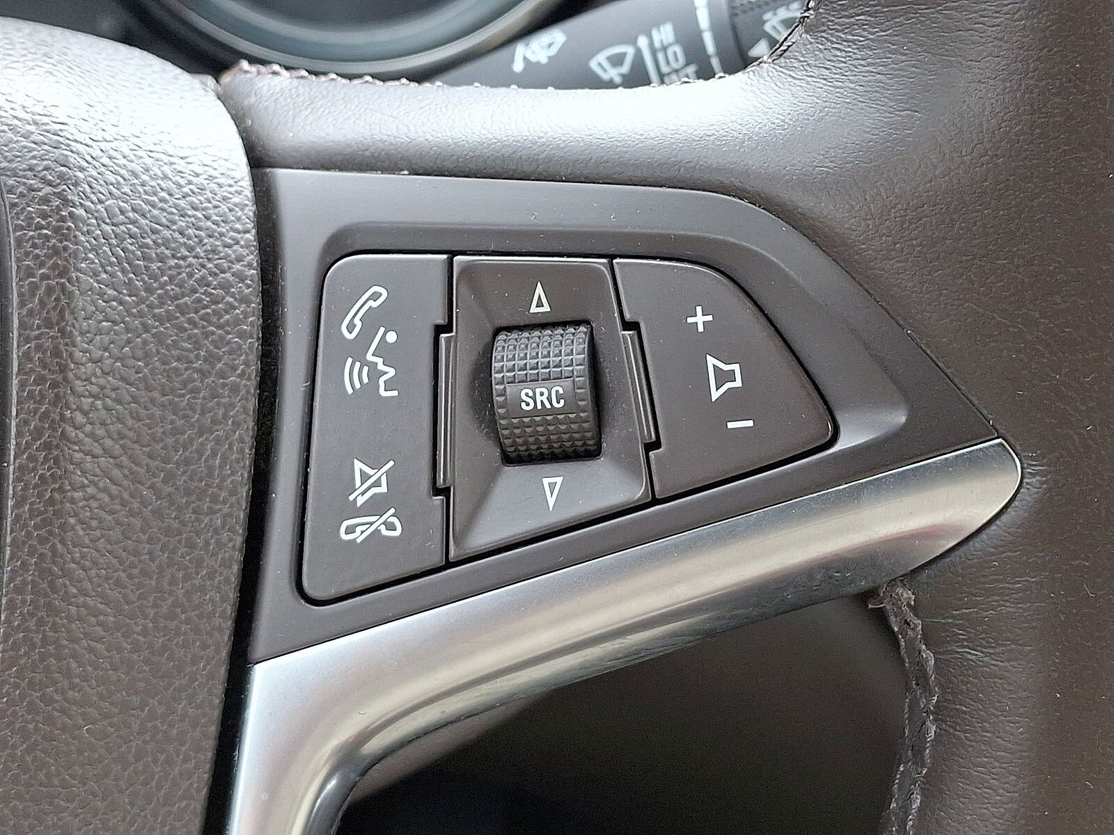 Used 2015 Buick Verano Leather FWD image 18