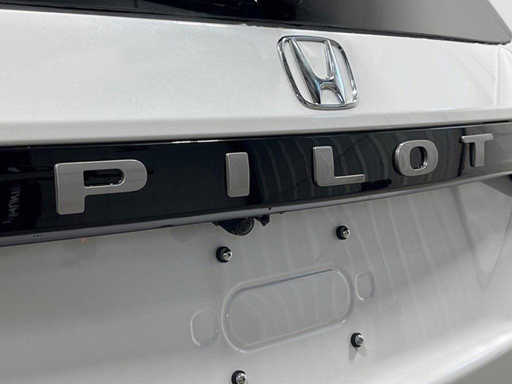 New 2026 Honda Pilot Touring image 7