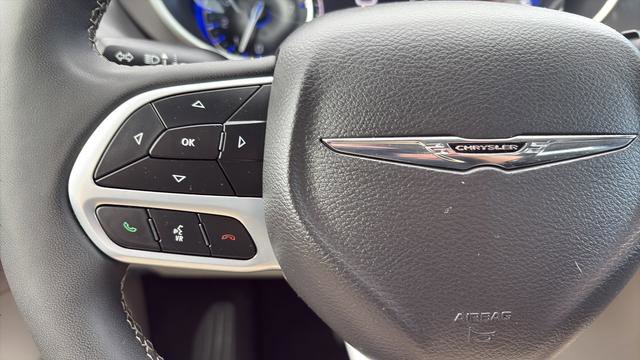 Used 2024 Chrysler Pacifica Touring-L image 16