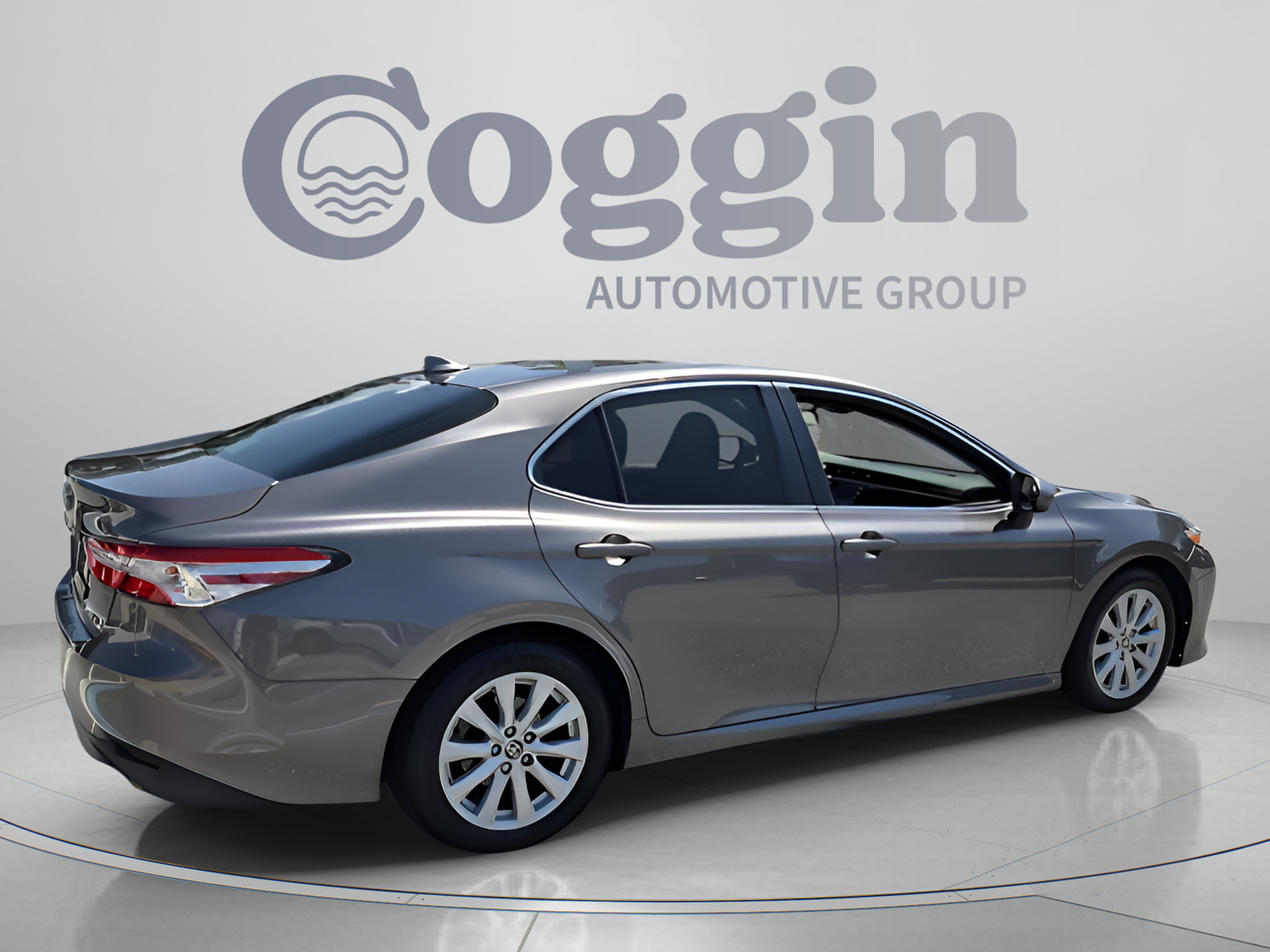 Used 2020 Toyota Camry LE FWD image 5