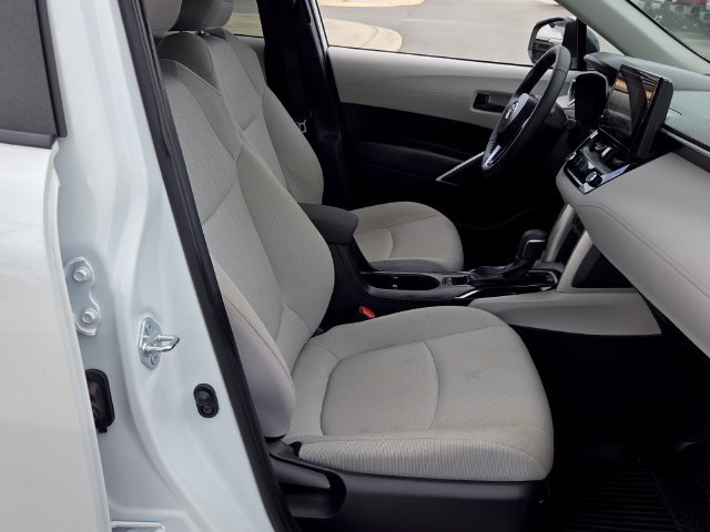 Used 2025 Toyota Corolla Cross LE FWD image 15