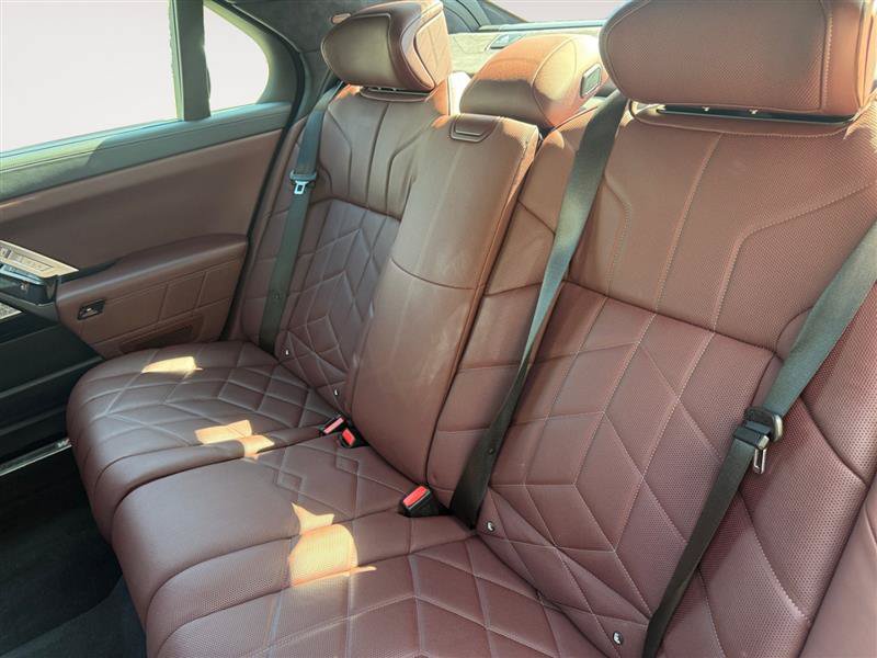 Used 2023 BMW 760i xDrive w/ Luxury Rear Seating Package AWD/4WD image 15