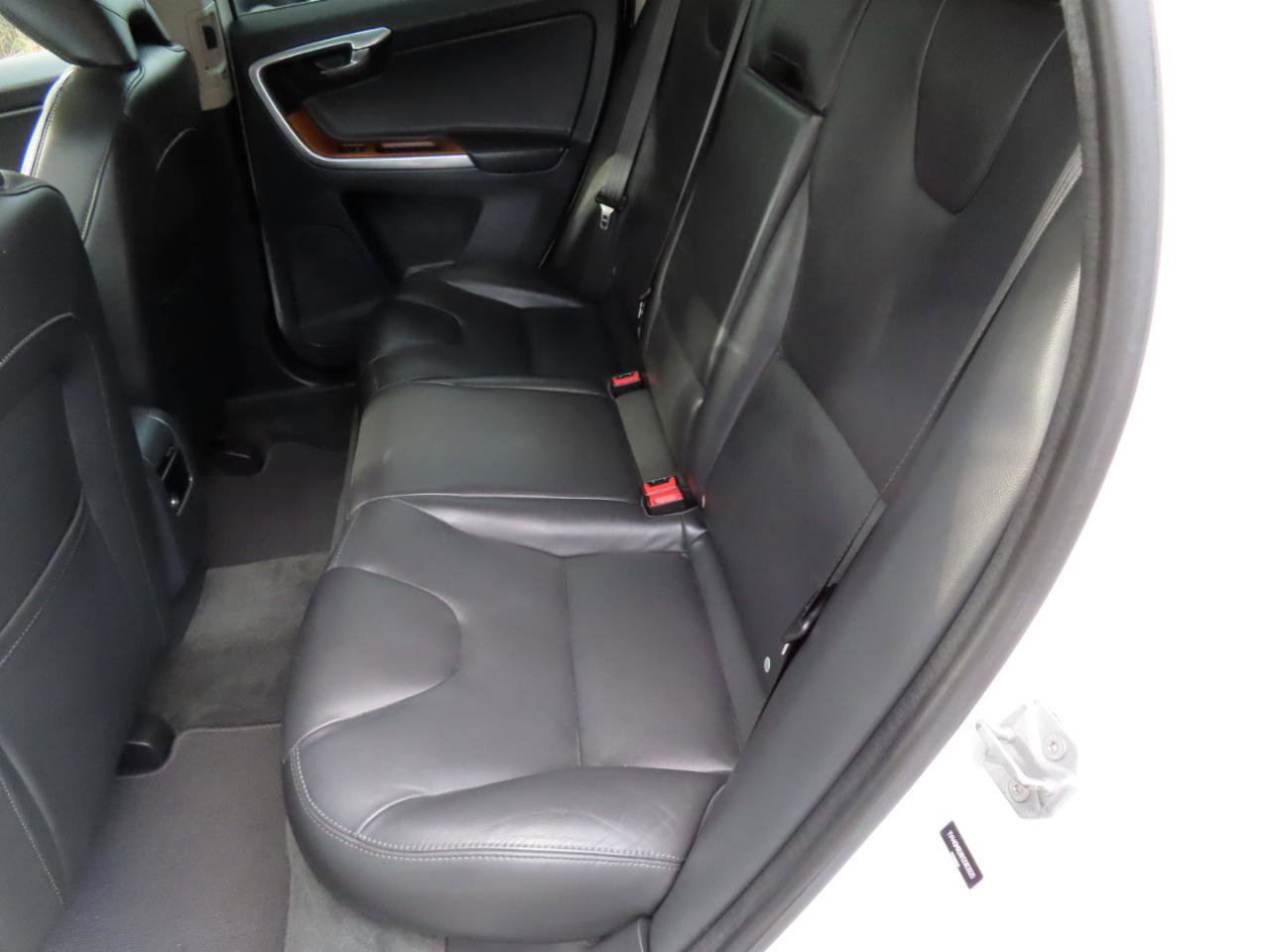 Used 2017 Volvo XC60 T5 Inscription w/ Protection Package image 8