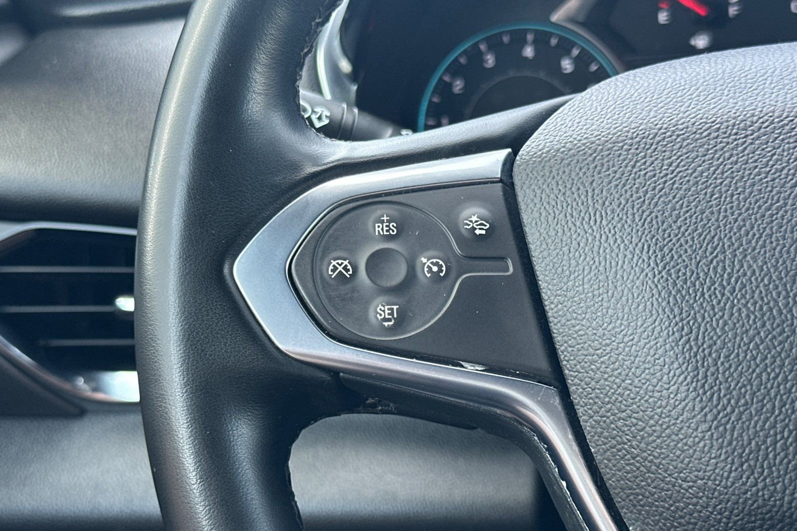 Certified 2023 Chevrolet Traverse LT image 35