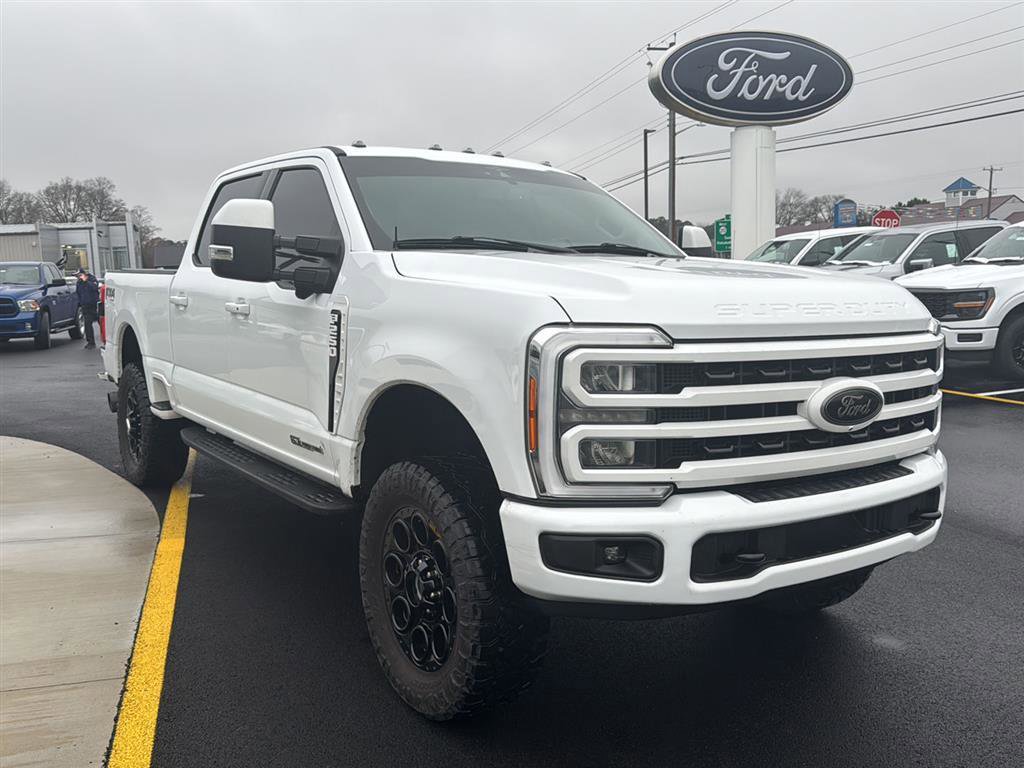 Used 2023 Ford F250 XLT w/ Black Appearance Package image 6