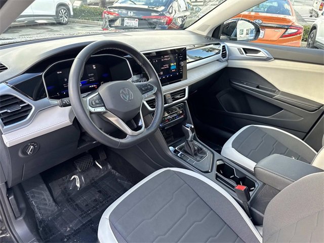 Certified 2025 Volkswagen Taos SE w/ Panoramic Sunroof Package image 16