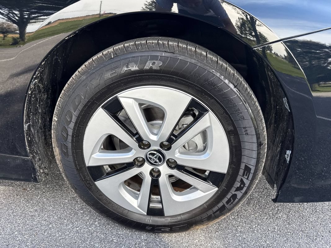 Used 2017 Toyota Prius Two w/ Carpet Mat Package FWD image 29
