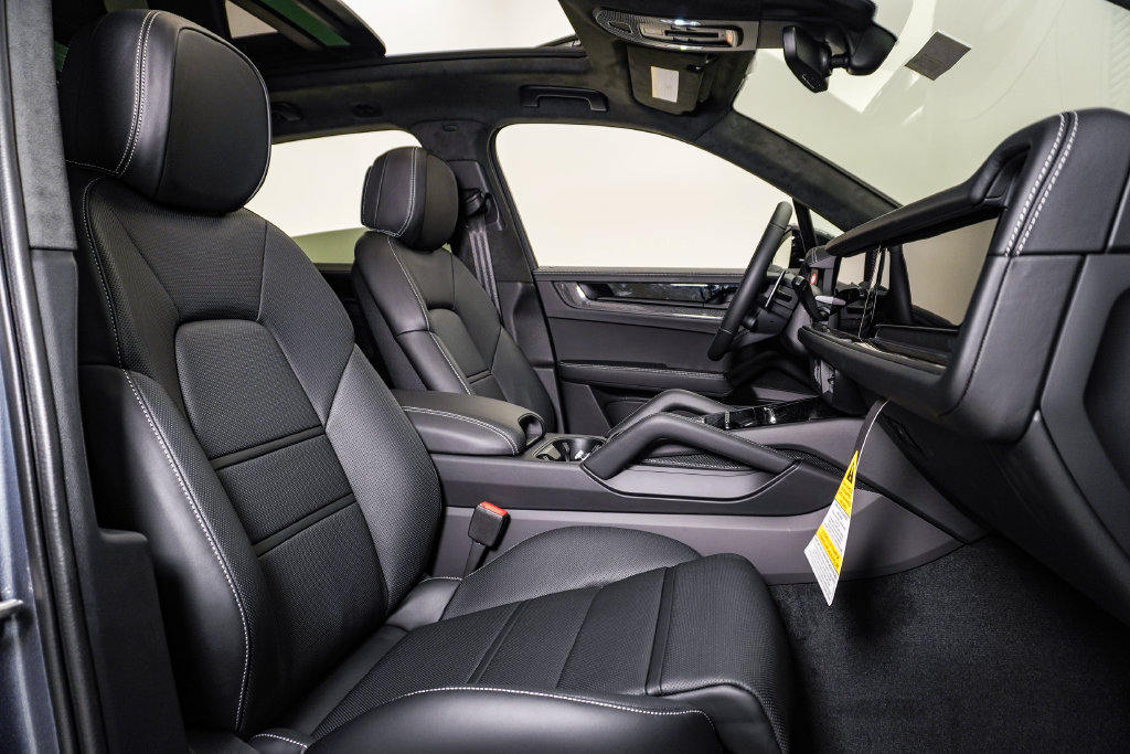 New 2026 Porsche Cayenne GTS AWD/4WD image 15