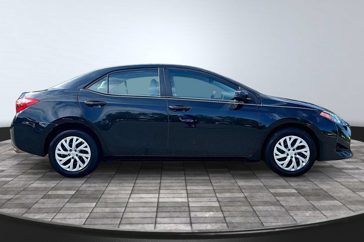 Used 2017 Toyota Corolla LE w/ Carpet Mat Package (TMS) FWD image 8