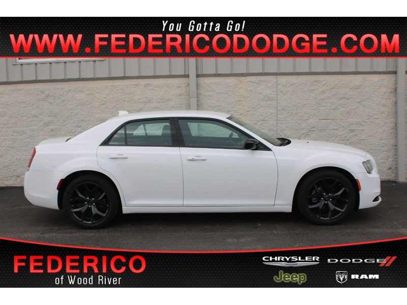Used 2022 Chrysler 300 Touring w/ Sport Appearance Package image 1