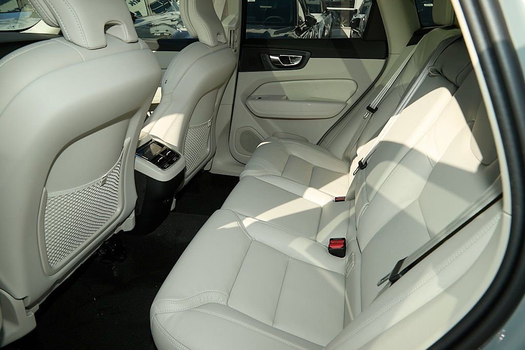 New 2026 Volvo XC60 B5 Ultra w/ Protection Package Premier image 21