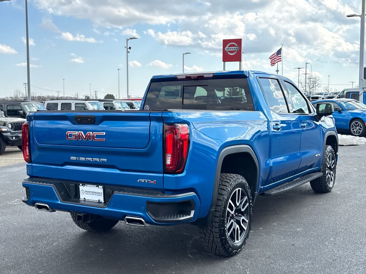Used 2024 GMC Sierra 1500 AT4 w/ Technology Package image 3