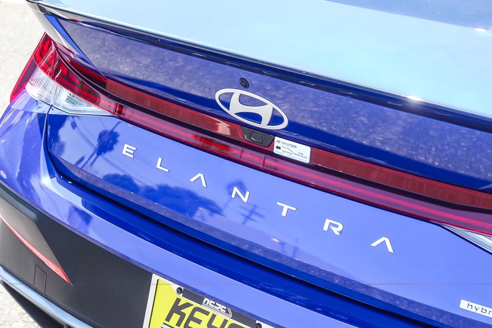 Certified 2025 Hyundai Elantra SEL FWD image 9