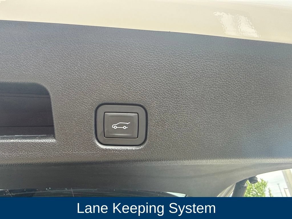 Used 2026 Chevrolet Traverse LT w/ LPO, Floor Liner Package FWD image 9