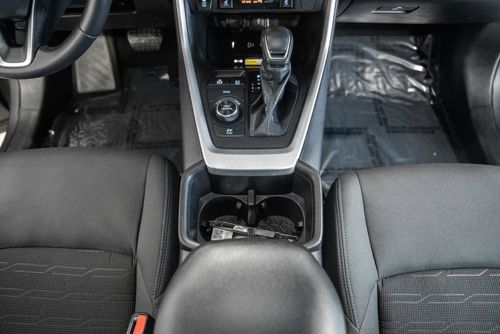 Used 2022 Toyota RAV4 SE w/ Convenience Package image 28
