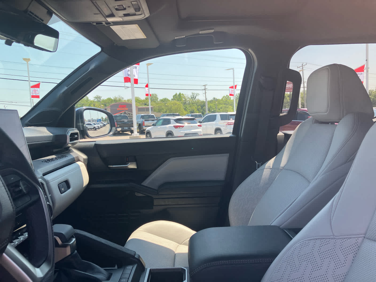 Used 2024 Toyota Tacoma Limited image 10