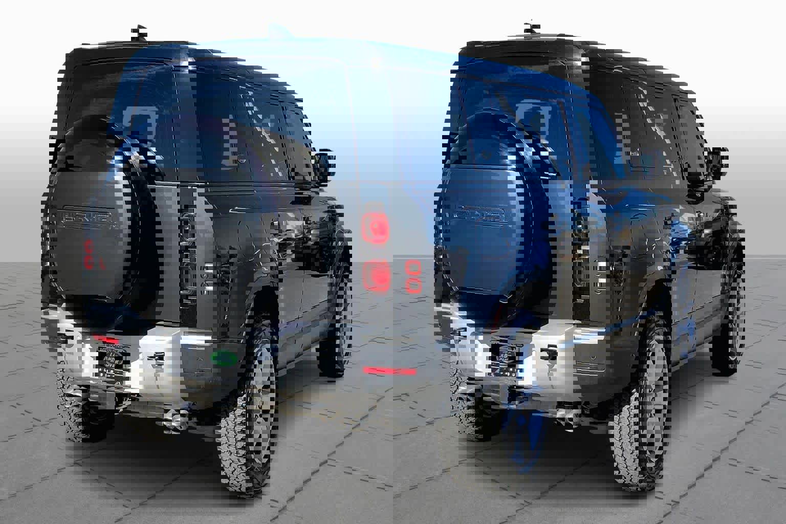 Used 2024 Land Rover Defender 110 SE image 12