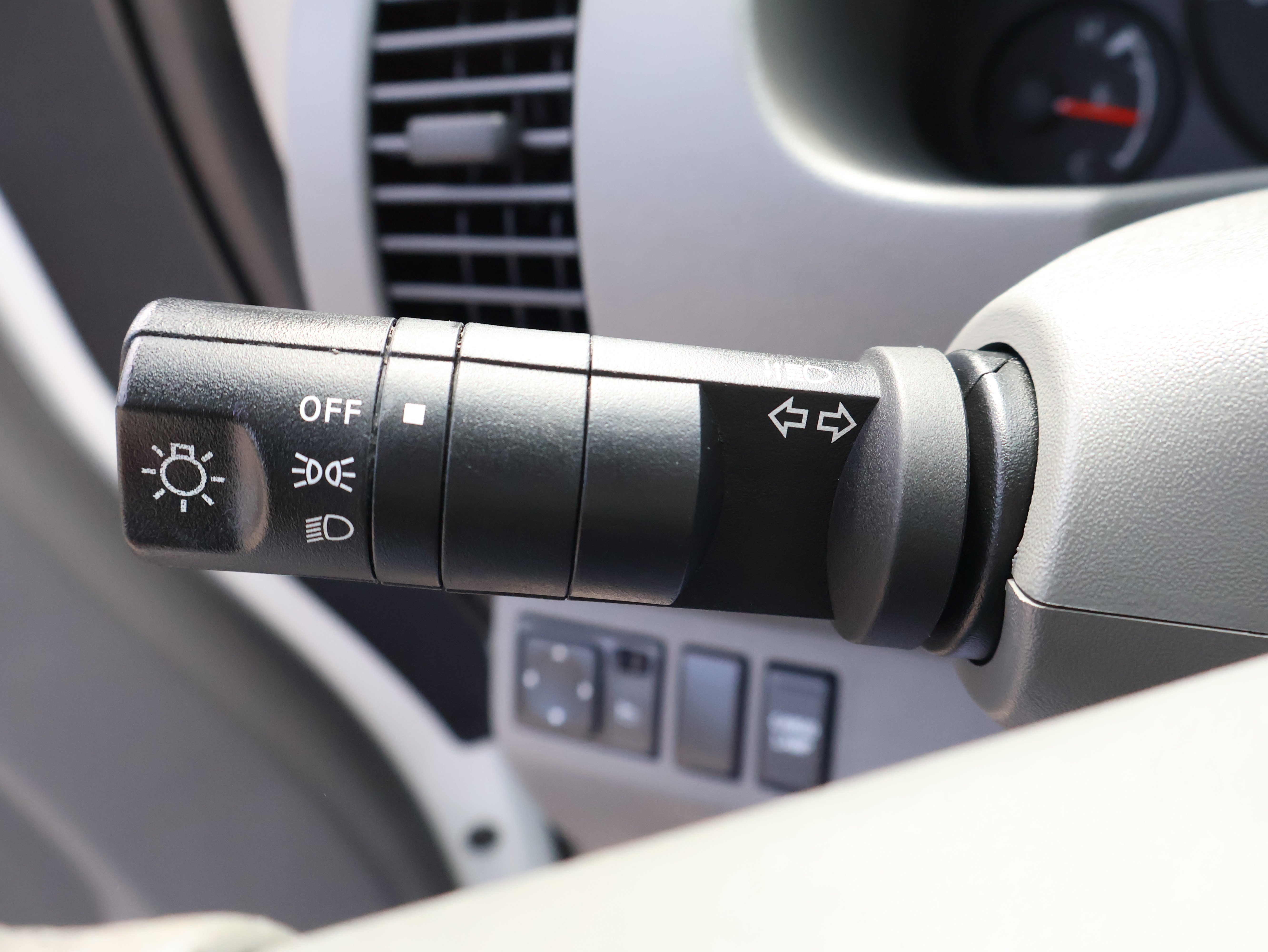 Used 2017 Nissan Frontier SV image 38