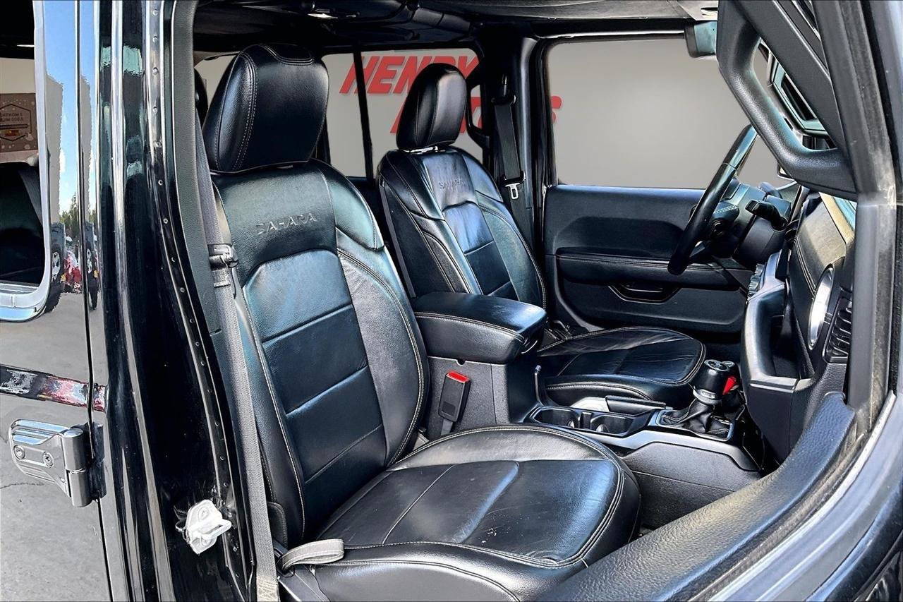 Used 2018 Jeep Wrangler Unlimited Sahara AWD/4WD image 30